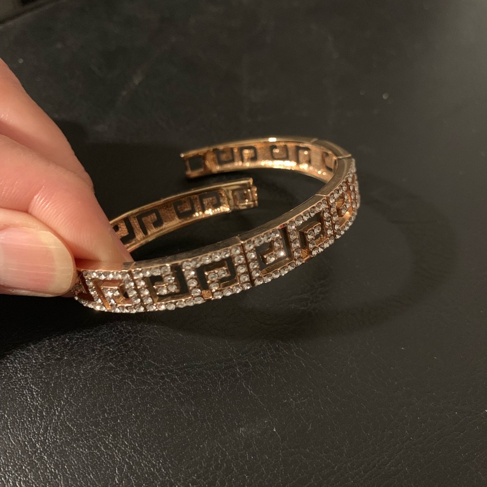 Beautiful Classy Bracelet - Picture 6 of 7